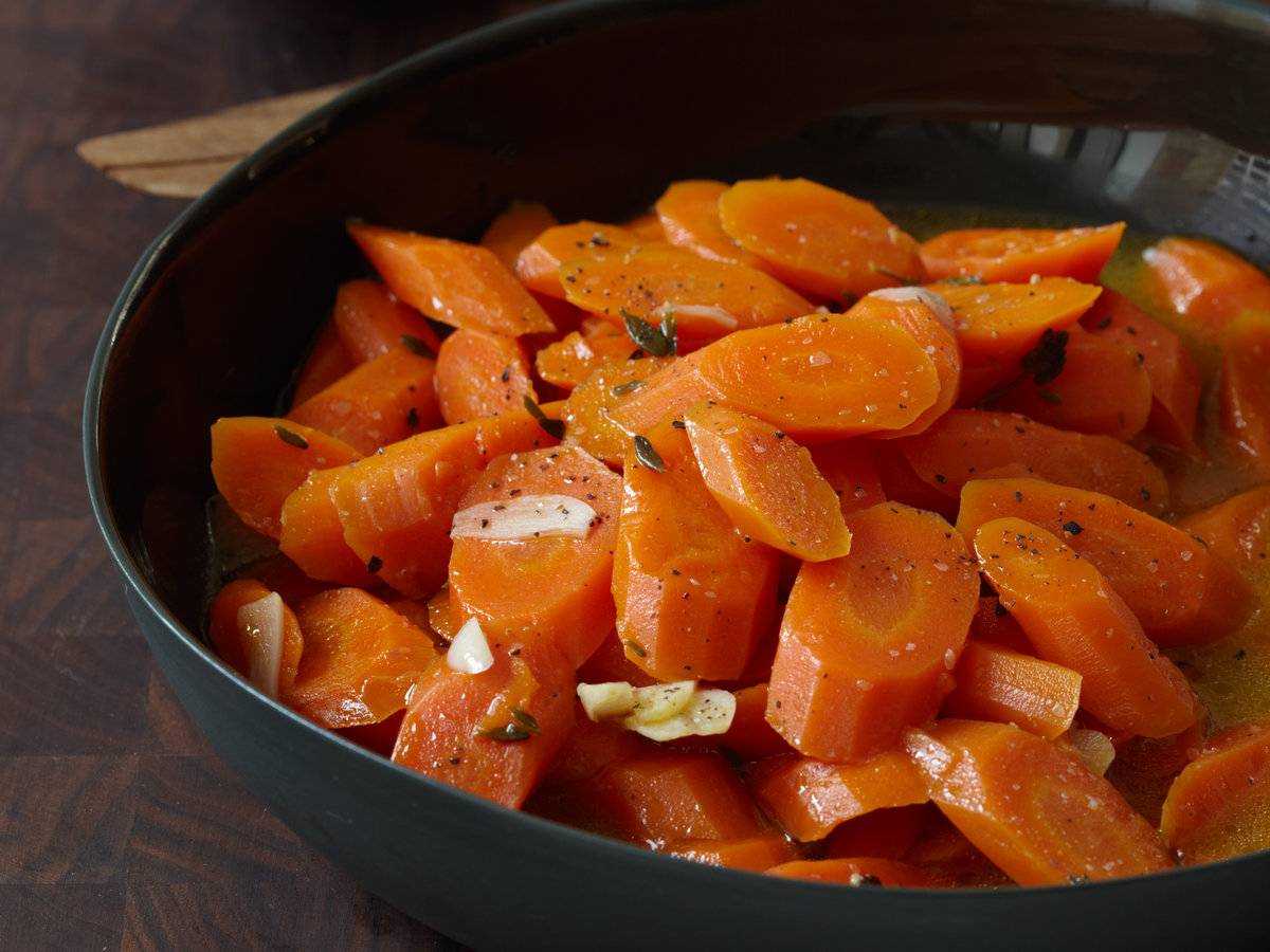 Морковь в сметане на сковороде тушеная с луком рецепт с фото пошагово - 1000.menu