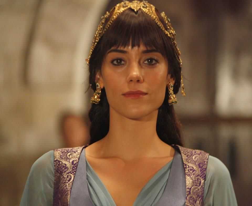 Какой серии сериала «великолепный век» раскрыли, что фирузе — шпионка?