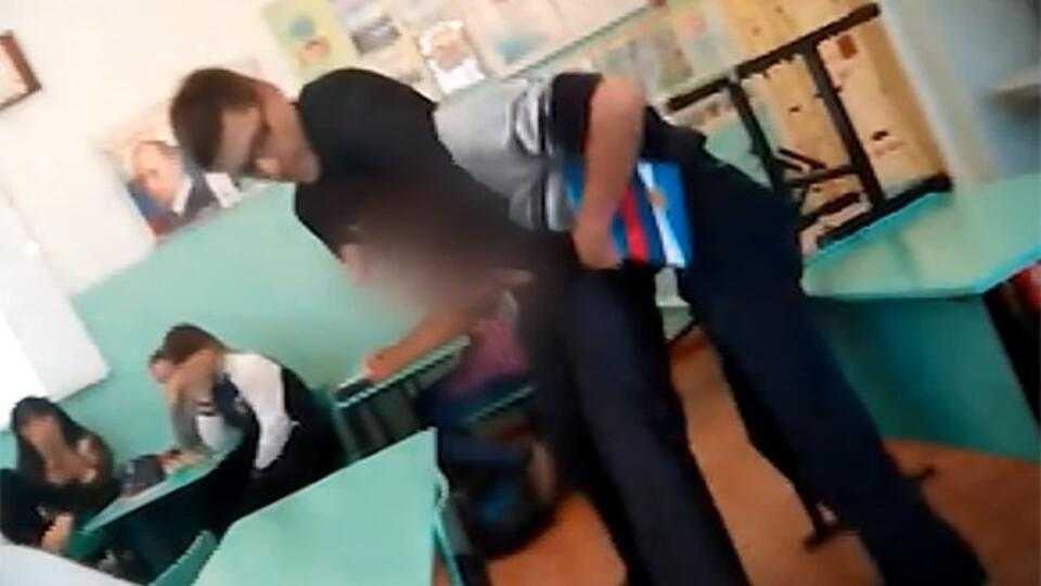 13-летние ученики занялись групповым сексом прямо в школе